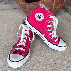🍒💣 Vintage pink high top converse